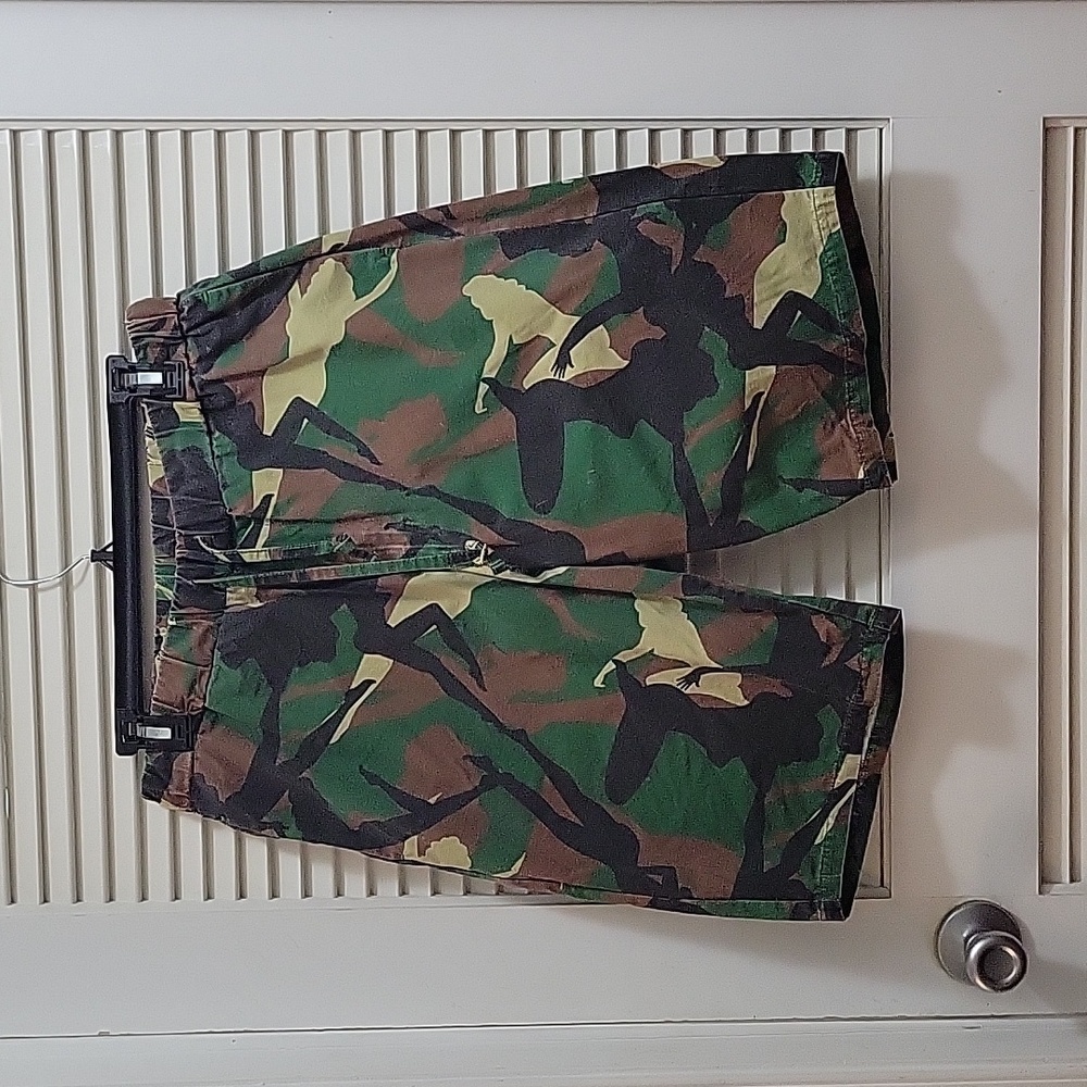 A N B  brand Men's female silhouette canvas camo shorts